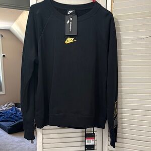 NWT women’s Nike sweatsuit